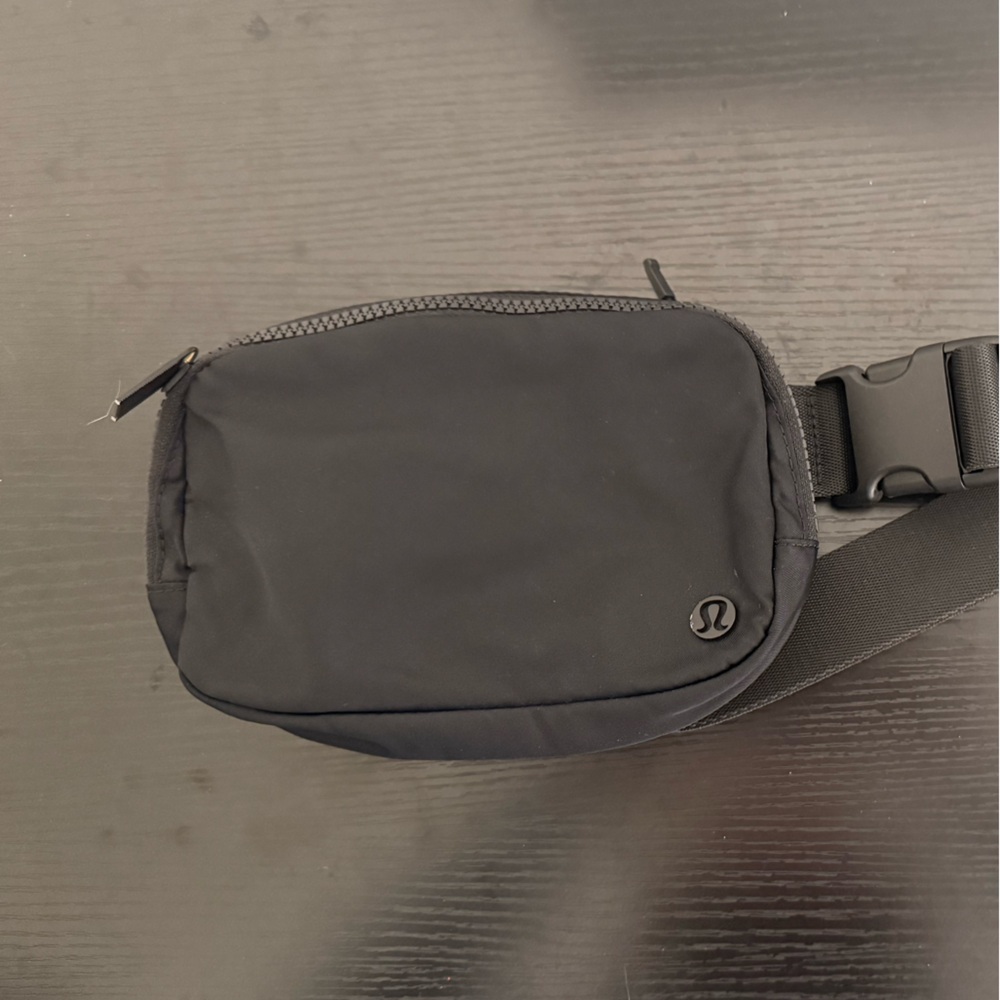 lululemon athletica Black Everywhere Belt Bag